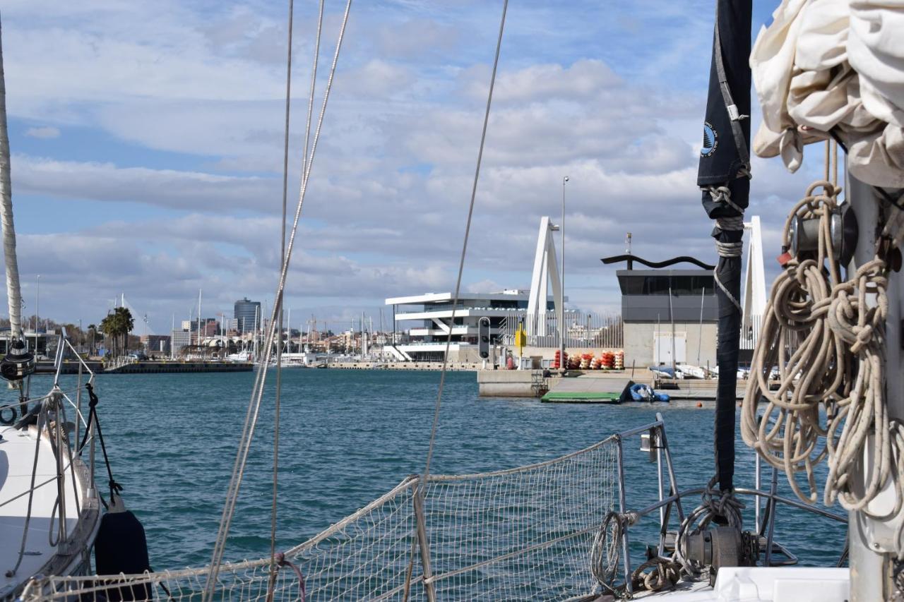 Velero En Puerto De Valencia - E&M Boats Hotel Eksteriør billede