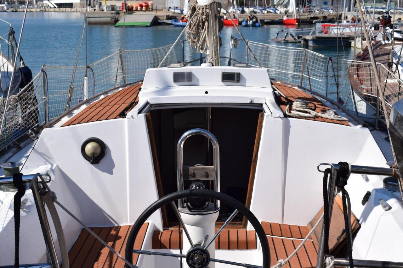 Velero En Puerto De Valencia - E&M Boats Hotel Eksteriør billede